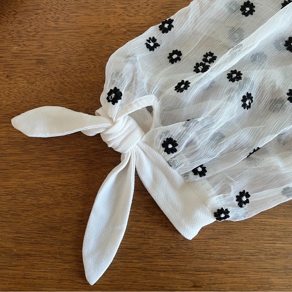 NWT CeCe White Blouse with Black Embroidered Floral Sheer Sleeves - Picture 6 of 9